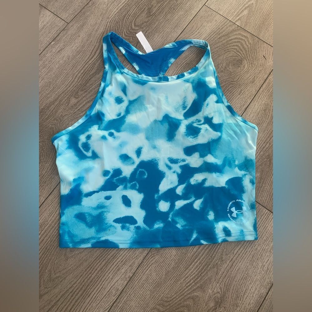ISO- chill woman’s up the pace crop shirt